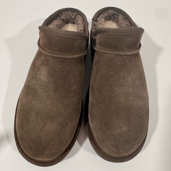 UGG Classic Slipper - Picture 2 of 7